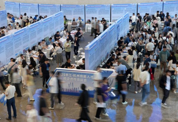 配资经验官网 政策“量身定制”，服务帮到点上！各地全力稳住就业“基本盘”